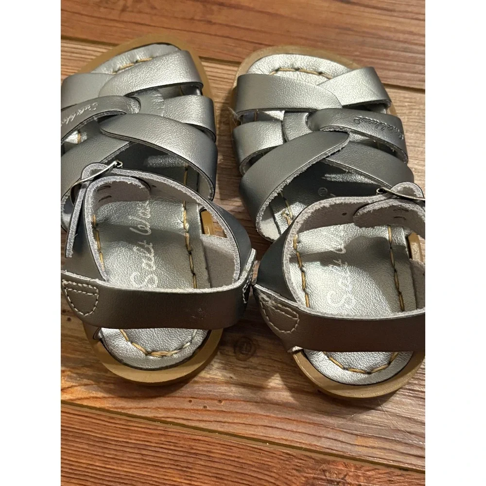 Salt Water Sandals Hoy Original Pewter Silver Leather Kids Sandals Size 5